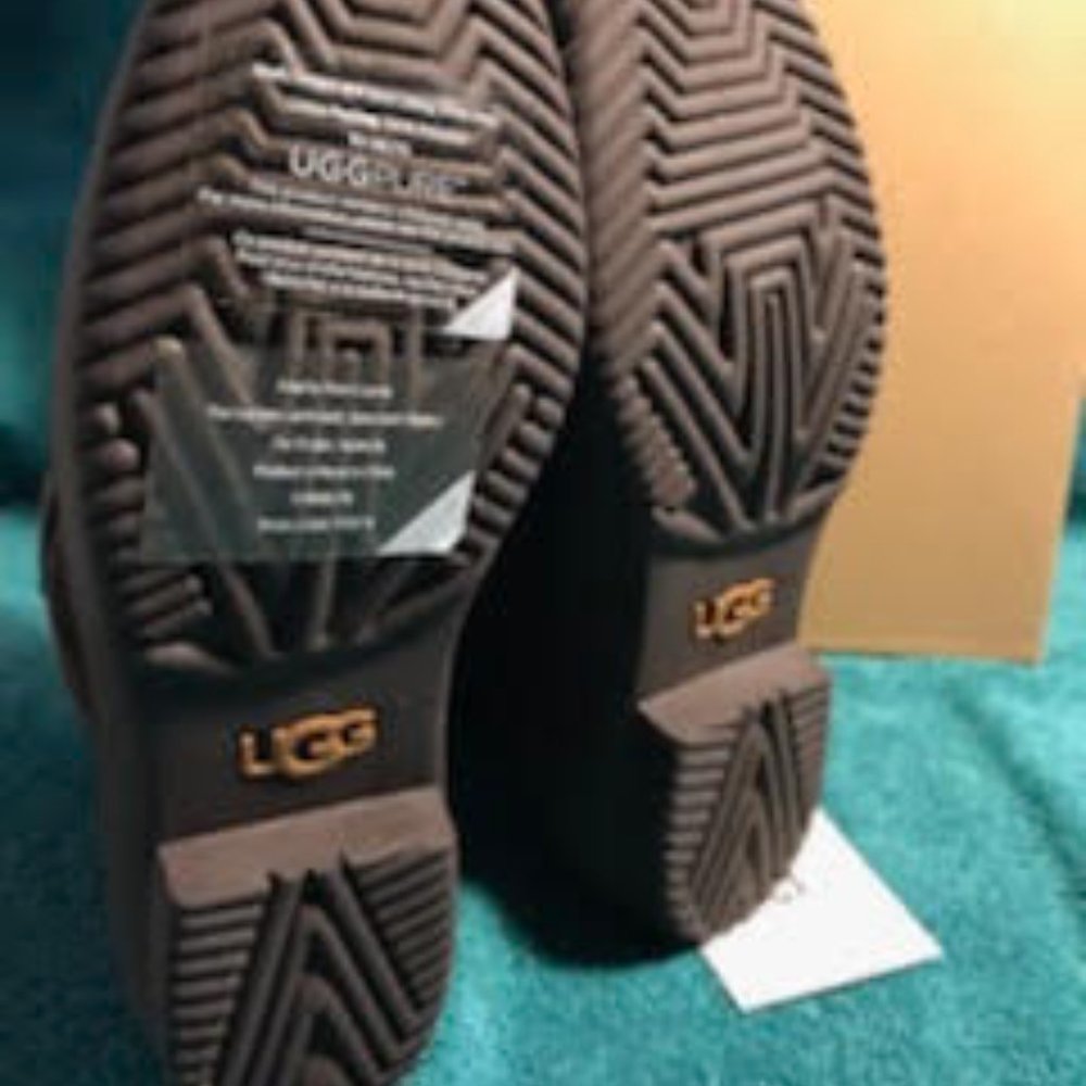 NIB UGG Women's Azaria Winter Boot - Sz 5 - Picture 4 of 7
